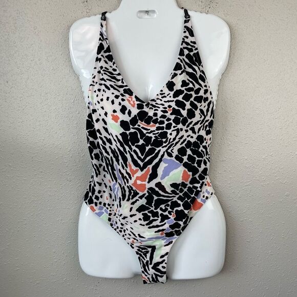 NWT Volcom One Piece Swim Suit Size M - Picture 1 of 7